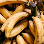 6 maneiras práticas de aproveitar bananas maduras