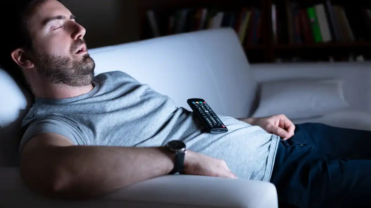 3 motivos para você não dormir assistindo TV, faz mal.