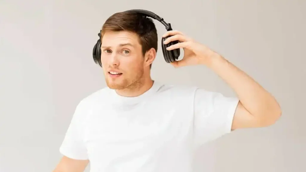 Ouvir música alta pode fazer mal para os ouvidos e causar surdez